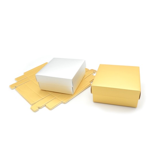 ΧΑΡΤΙΝΟ ΚΟΥΤΙ ΜΕ ΚΑΠΑΚΙ ΧΡΥΣΟ/ΑΣΗΜΙ 8cm x 8cm x 6.5cm 0402260 ΧΑΡΤΙΝΟ ΚΟΥΤΙ ΜΕ ΚΑΠΑΚΙ ΧΡΥΣΟ/ΑΣΗΜΙ 8cm x 8cm x 6.5cm 0402260