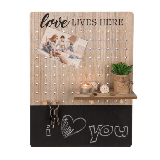 Πίνακας σημειώσεων φελλού «Love lives here» με 1 ράφι και μαυροπίνακα Υ48x36x1εκ. Πίνακας σημειώσεων φελλού «Love lives here» με 1 ράφι και μαυροπίνακα Υ48x36x1εκ.